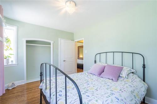 46 Mountain Brow Boulevard, Hamilton, ON - Indoor Photo Showing Bedroom