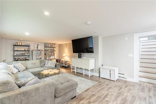 46 Mountain Brow Boulevard, Hamilton, ON - Indoor Photo Showing Living Room