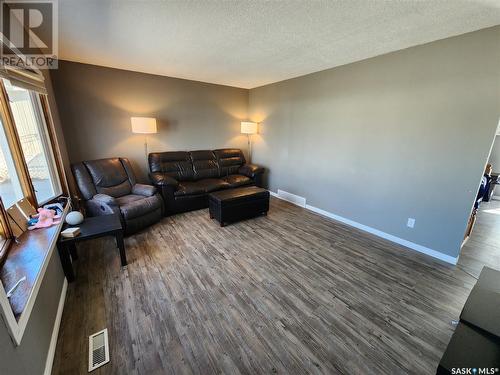 511 Main Street, Lampman, SK - Indoor Photo Showing Living Room