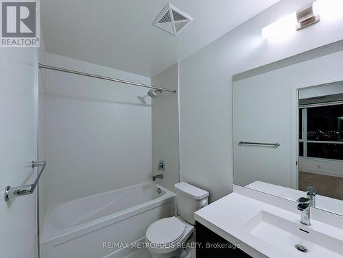 3403 - 8 Nahani Way, Mississauga, ON - Indoor Photo Showing Bathroom