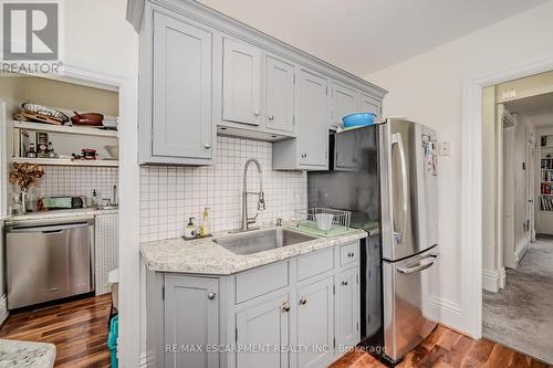 492 Locust Street, Burlington (Brant), ON - Indoor Photo Showing Kitchen With Upgraded Kitchen