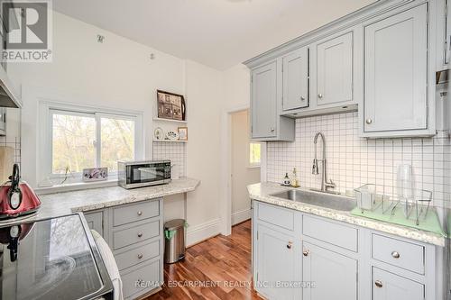 492 Locust Street, Burlington, ON - Indoor Photo Showing Kitchen