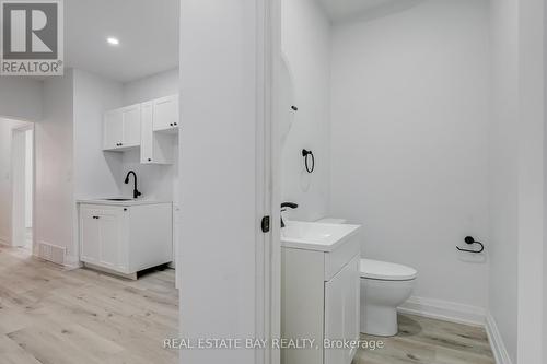 27 Harvey Street, Hamilton, ON - Indoor Photo Showing Bathroom