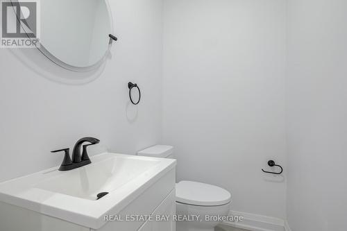 27 Harvey Street, Hamilton, ON - Indoor Photo Showing Bathroom