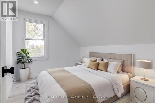 27 Harvey Street, Hamilton, ON - Indoor Photo Showing Bedroom