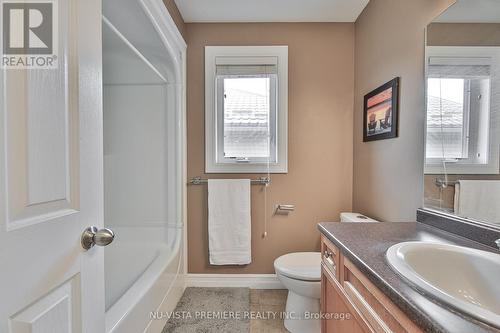 1002 Manchester Rd, London, ON - Indoor Photo Showing Bathroom