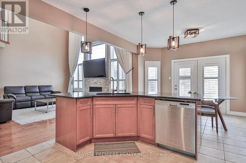 1002 Manchester Rd, London, ON - Indoor Photo Showing Kitchen