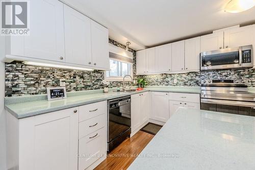 48 Rochelle Drive, Guelph, ON - Indoor Photo Showing Kitchen With Upgraded Kitchen