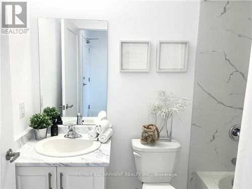 215 - 460 Dundas Street E, Hamilton, ON - Indoor Photo Showing Bathroom