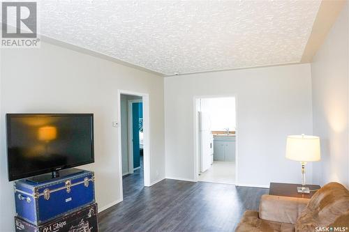 1723 Arthur Street, Regina, SK - Indoor Photo Showing Living Room