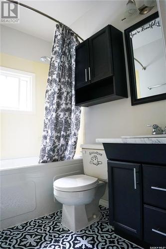 1723 Arthur Street, Regina, SK - Indoor Photo Showing Bathroom