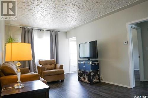 1723 Arthur Street, Regina, SK - Indoor Photo Showing Living Room