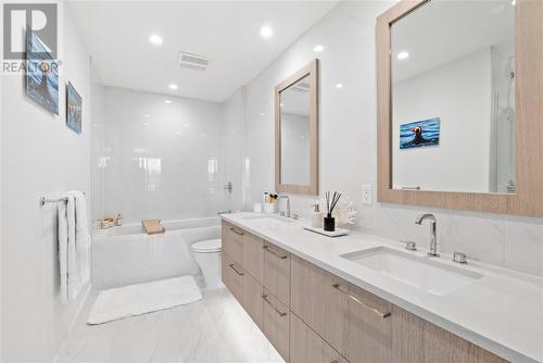 109 747 E 3Rd Street, North Vancouver, BC - Indoor Photo Showing Bathroom