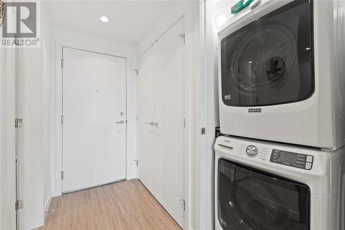 109 747 E 3Rd Street, North Vancouver, BC - Indoor Photo Showing Laundry Room
