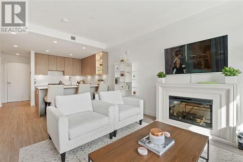 109 747 E 3Rd Street, North Vancouver, BC - Indoor Photo Showing Living Room With Fireplace