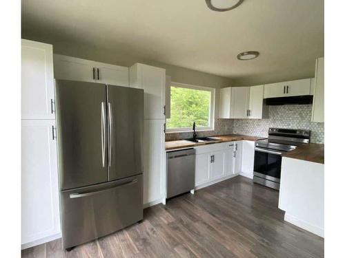 551 Macmillan Dr, Sayward, BC - Indoor Photo Showing Kitchen With Upgraded Kitchen
