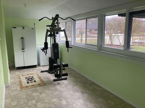 456 Fourth Avenue, Midway, BC - Indoor Photo Showing Gym Room