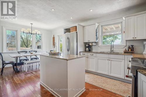 9221 Airport Road W, Hamilton, ON - Indoor Photo Showing Kitchen
