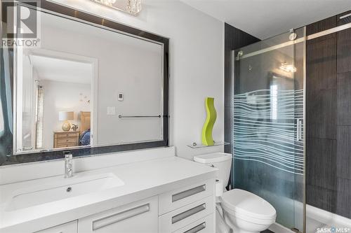 407 Hartley Road, Saskatoon, SK - Indoor Photo Showing Bathroom