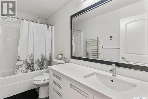 407 Hartley Road, Saskatoon, SK - Indoor Photo Showing Bathroom