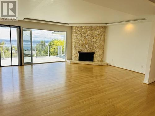 Garden Level 1308 Chartwell Drive, West Vancouver, BC - Indoor Photo Showing Living Room With Fireplace