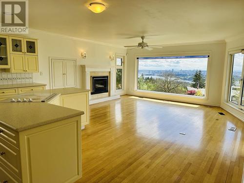 Main Level Unit 1308 Chartwell Drive, West Vancouver, BC - Indoor With Fireplace