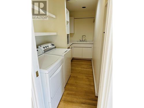 Main Level Unit 1308 Chartwell Drive, West Vancouver, BC - Indoor Photo Showing Laundry Room