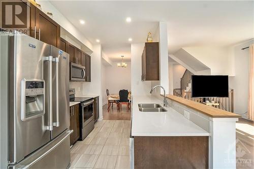 Kitchen - 1028 Hydrangea Avenue, Ottawa, ON - Indoor Photo Showing Kitchen With Double Sink