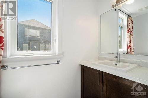 Powder room - 1028 Hydrangea Avenue, Ottawa, ON - Indoor Photo Showing Bathroom