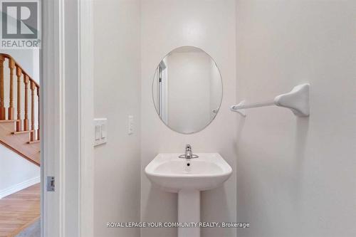 34 Thistle Avenue, Richmond Hill, ON - Indoor Photo Showing Bathroom