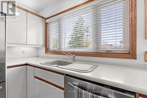 4220 Colonel Talbot Road, London, ON - Indoor Photo Showing Kitchen