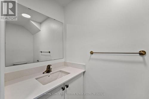2 - 19 West Street N, Kawartha Lakes, ON - Indoor Photo Showing Bathroom