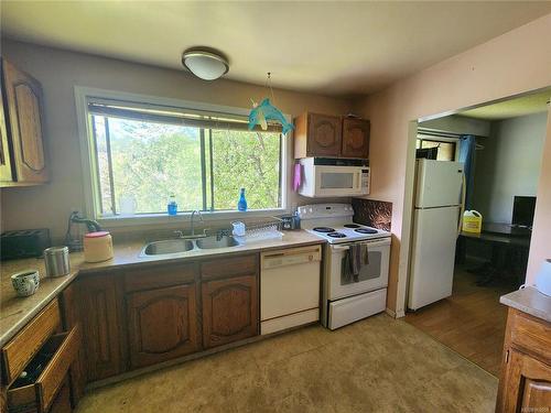 7785 Numas Pl, Port Hardy, BC - Indoor Photo Showing Kitchen With Double Sink