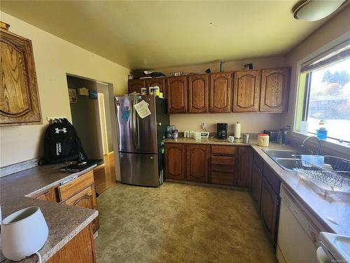 7785 Numas Pl, Port Hardy, BC - Indoor Photo Showing Kitchen With Double Sink