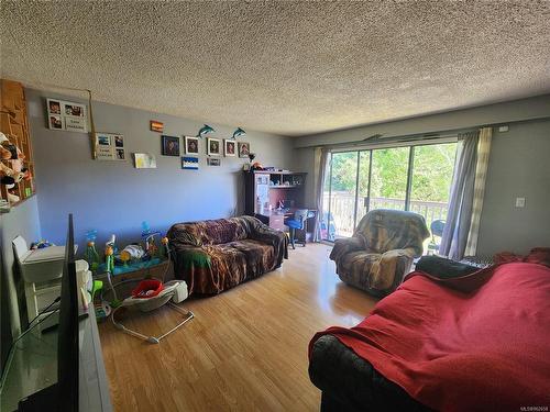 7785 Numas Pl, Port Hardy, BC - Indoor Photo Showing Living Room