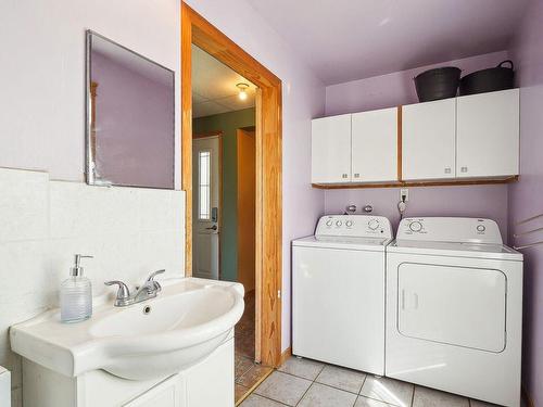 Bathroom - 81 Rg Des Étangs, Mont-Saint-Hilaire, QC - Indoor Photo Showing Laundry Room