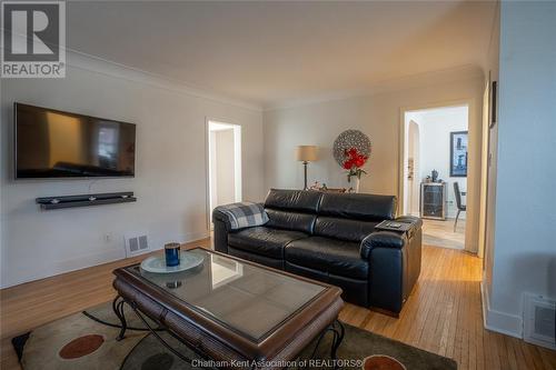 86 Phyllis Avenue, Chatham, ON - Indoor Photo Showing Living Room