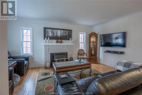 86 Phyllis Avenue, Chatham, ON - Indoor Photo Showing Living Room With Fireplace