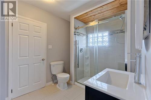 12726 Lanark Road, Calabogie, ON - Indoor Photo Showing Bathroom