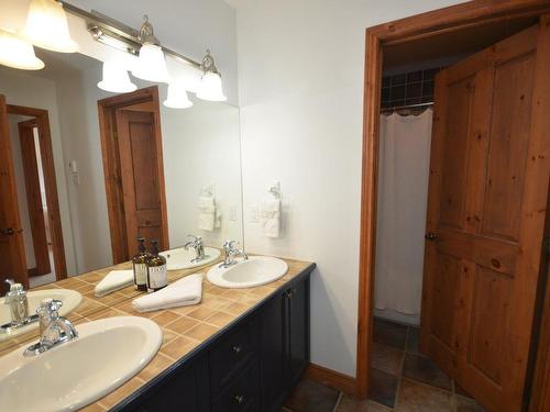 Bathroom - 2A-215 Rue Du Mont-Plaisant, Mont-Tremblant, QC - Indoor Photo Showing Bathroom