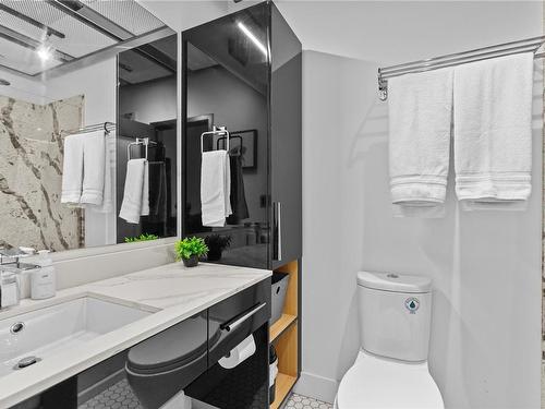 427-1029 View St, Victoria, BC - Indoor Photo Showing Bathroom