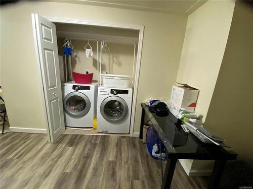 3995 Shelbourne St, Saanich, BC - Indoor Photo Showing Laundry Room