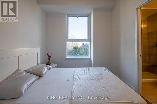 402 - 1 Cardiff Road, Toronto, ON - Indoor Photo Showing Bedroom