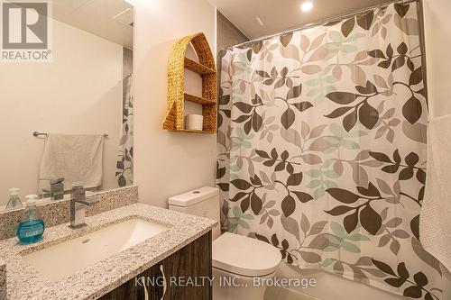 402 - 1 Cardiff Road, Toronto, ON - Indoor Photo Showing Bathroom