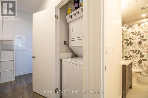 402 - 1 Cardiff Road, Toronto, ON - Indoor Photo Showing Laundry Room