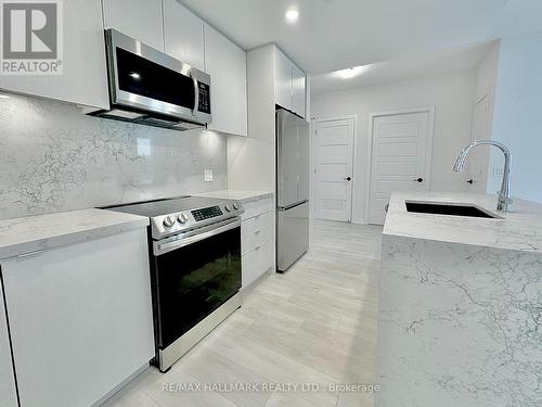 210 - 415 Sea Ray Avenue, Innisfil, ON - Indoor Photo Showing Kitchen With Upgraded Kitchen