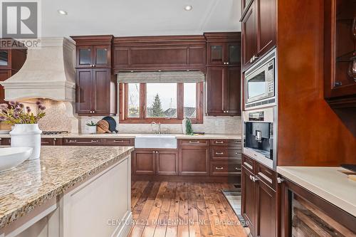 109 Manitou Court, Blue Mountains, ON - Indoor Photo Showing Kitchen With Upgraded Kitchen