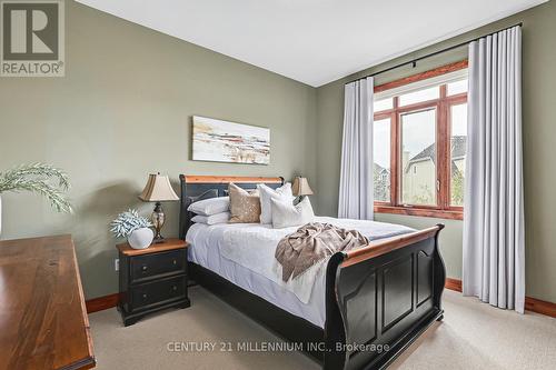 109 Manitou Court, Blue Mountains, ON - Indoor Photo Showing Bedroom