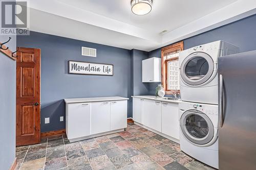 109 Manitou Court, Blue Mountains, ON - Indoor Photo Showing Laundry Room