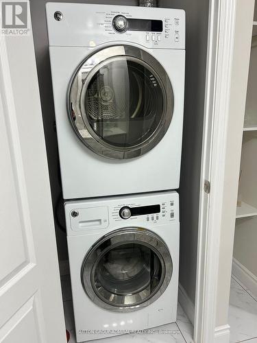 1101 - 90 Fisherville Road, Toronto, ON - Indoor Photo Showing Laundry Room